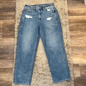 Women’s American Eagle Mom Jeans - Size 10